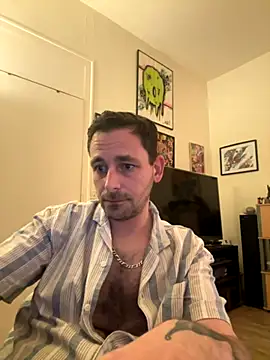 Snapshot of defbond420 chatting on October 13, 2025, 10:32 pm defbond420 online show from October 13, 2025, 10:32 pm