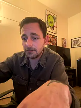 Snapshot of defbond420 chatting on October 18, 2025, 8:42 pm defbond420 online show from October 18, 2025, 8:42 pm