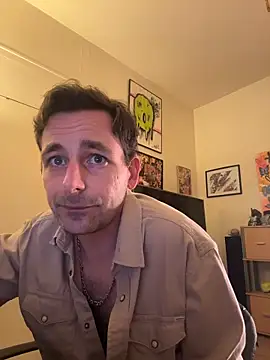 Snapshot of defbond420 chatting on November 15, 2025, 9:43 pm defbond420 online show from November 15, 2025, 9:43 pm