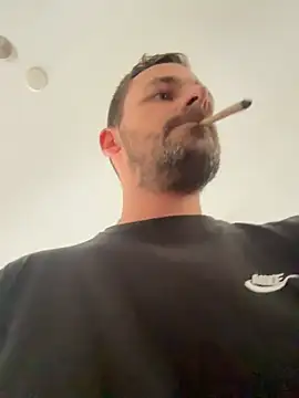 Snapshot of defbond420 chatting on December 14, 2025, 10:42 am defbond420 online show from December 14, 2025, 10:42 am