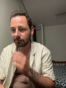 Snapshot of defbond420 chatting on December 17, 2025, 10:38 pm defbond420 online show from December 17, 2025, 10:38 pm