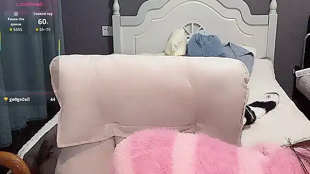 Snapshot of Shenman-88 chatting on December 3, 2025, 5:33 pm Shenman-88 online show from December 3, 2025, 5:33 pm