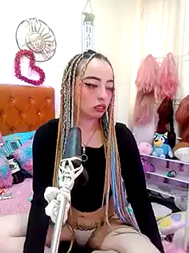 Snapshot of Yennastone chatting on December 20, 2024, 5:40 pm Yennastone online show from December 20, 2024, 5:40 pm