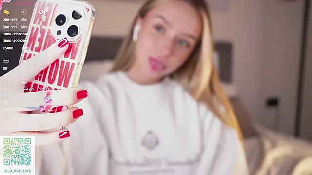 HollisBeckett online show from October 14, 2025, 3:07 am