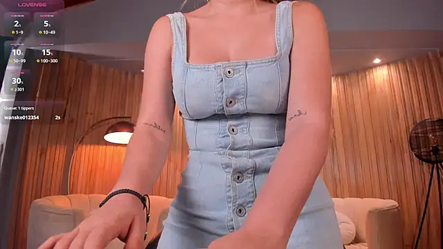 Snapshot of ChloePreston_ chatting on December 17, 2024, 5:04 pm ChloePreston online show from December 17, 2024, 5:04 pm