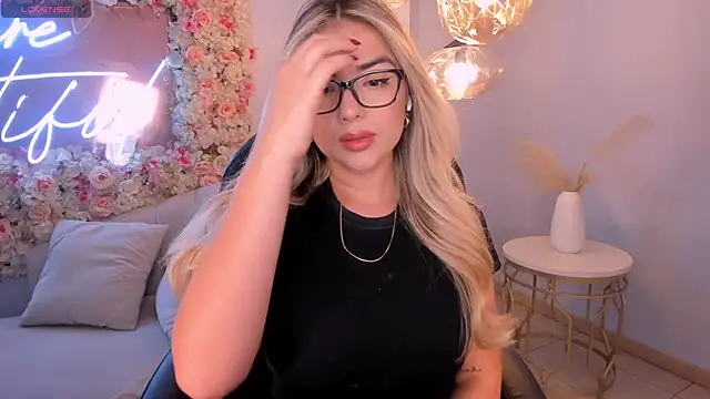 ChloePreston  online show from March 4, 2026, 1:39 pm