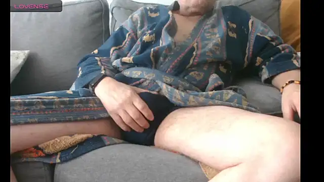 Snapshot of Bretoncool chatting on March 10, 2025, 1:32 pm Bretoncool online show from March 10, 2025, 1:32 pm