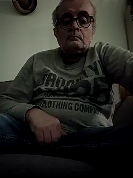 Snapshot of Bretoncool chatting on March 12, 2025, 5:35 am Bretoncool online show from March 12, 2025, 5:35 am