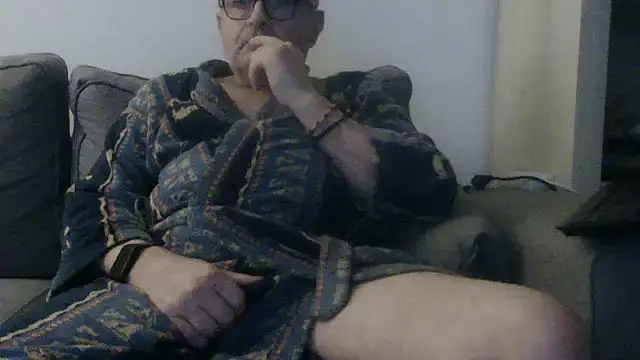 Snapshot of Bretoncool chatting on October 12, 2025, 8:19 pm Bretoncool online show from October 12, 2025, 8:19 pm