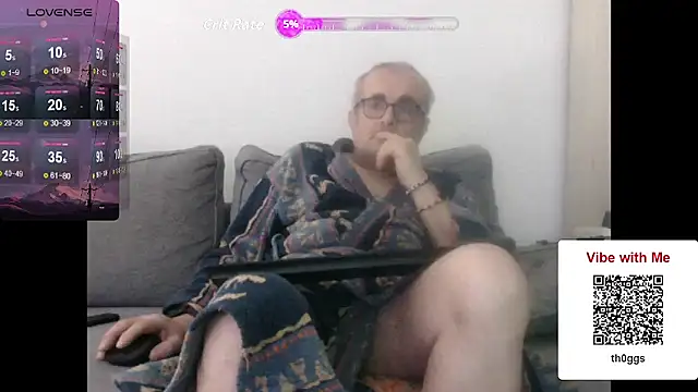 Snapshot of Bretoncool chatting on November 12, 2025, 11:43 am Bretoncool online show from November 12, 2025, 11:43 am