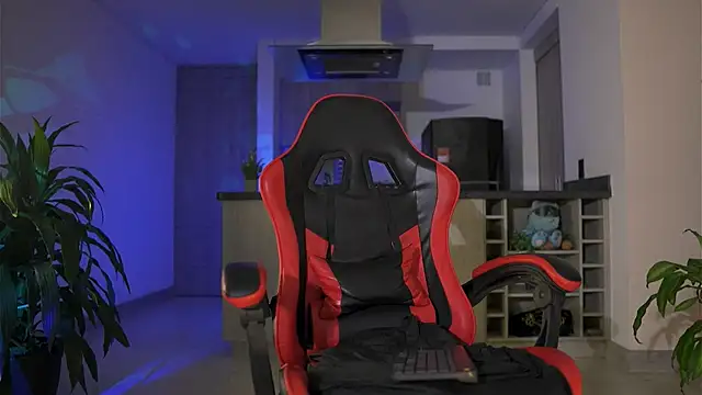 LeoSalvatore  online show from September 9, 2025, 3:39 am