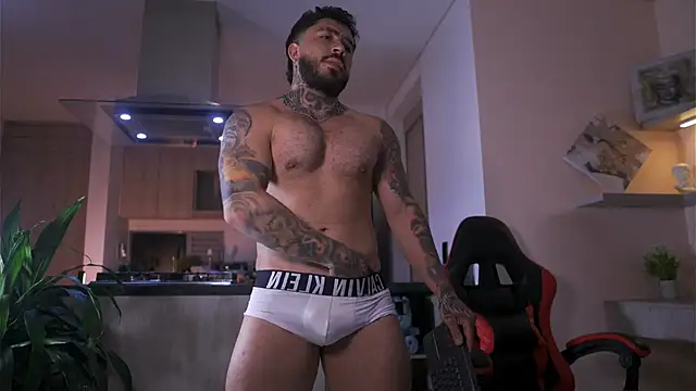 LeoSalvatore  online show from October 10, 2025, 3:38 am