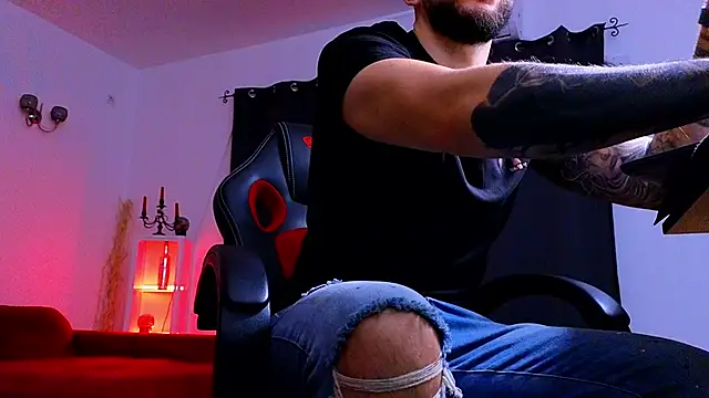 MightyAaron66 online show from November 5, 2025, 3:28 am