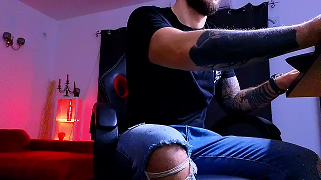 MightyAaron66 online show from December 2, 2025, 3:56 am