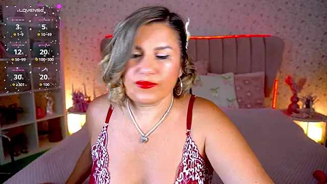 KiraRoxx online show from July 6, 2026, 7:16 pm