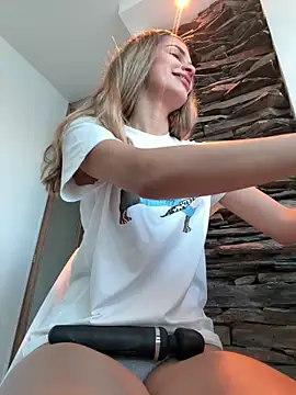 cuteluci  online show from March 10, 2026, 11:59 am