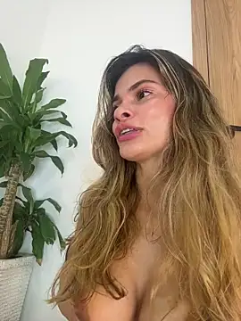 Snapshot of cuteluci_ chatting on June 8, 2026, 1:28 am cuteluci online show from June 8, 2026, 1:28 am