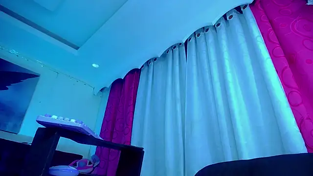 NahomiCamper online show from September 26, 2025, 2:48 am