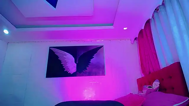 NahomiCamper online show from November 24, 2025, 10:20 pm