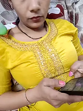 Snapshot of samitasharma chatting on February 7, 2025, 5:18 pm samitasharma online show from February 7, 2025, 5:18 pm