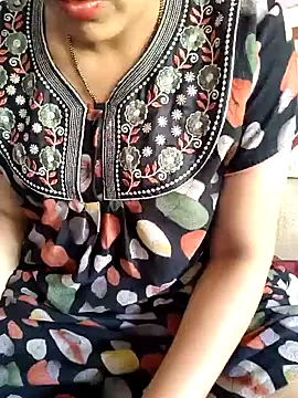 Snapshot of samitasharma chatting on February 10, 2025, 9:04 am samitasharma online show from February 10, 2025, 9:04 am