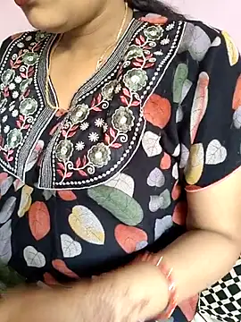 Snapshot of samitasharma chatting on February 17, 2025, 6:42 am samitasharma online show from February 17, 2025, 6:42 am