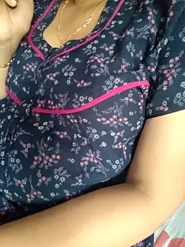 Snapshot of samitasharma chatting on September 15, 2025, 6:24 am samitasharma online show from September 15, 2025, 6:24 am