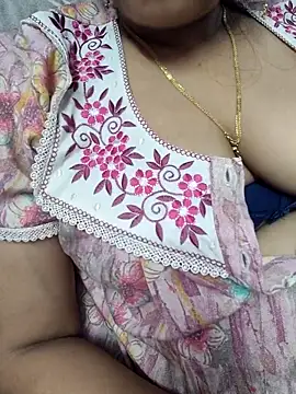 Snapshot of samitasharma chatting on November 14, 2025, 4:06 pm samitasharma online show from November 14, 2025, 4:06 pm