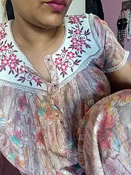 Snapshot of samitasharma chatting on December 16, 2025, 5:01 am samitasharma online show from December 16, 2025, 5:01 am