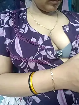 Snapshot of samitasharma chatting on May 13, 2026, 5:32 pm samitasharma online show from May 13, 2026, 5:32 pm