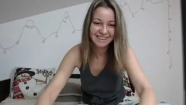 SweetMaddy888 online show from December 14, 2024, 4:01 am