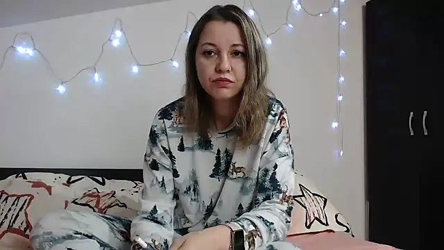 SweetMaddy888 online show from January 6, 2025, 4:04 am