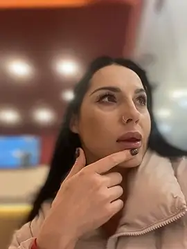 Snapshot of Roxana-Sexy chatting on March 20, 2026, 5:12 am Roxana-Sexy online show from March 20, 2026, 5:12 am