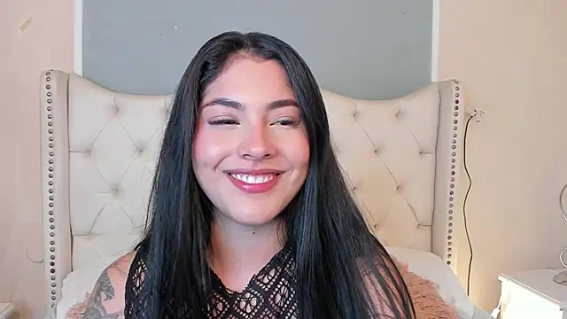 Snapshot of Mia_Elowen chatting on February 12, 2025, 12:58 am Mia Elowen online show from February 12, 2025, 12:58 am