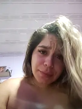 LaurenWelly  online show from September 22, 2025, 10:39 am