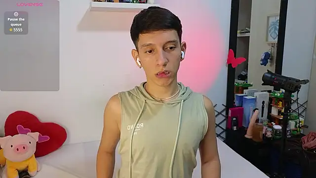 milky  boy  online show from February 4, 2026, 5:35 am