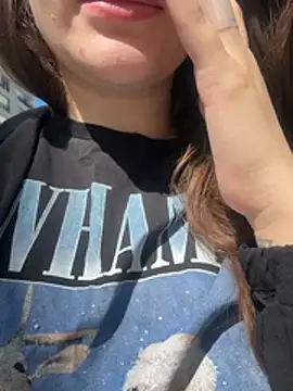 Elinatiranda online show from March 14, 2026, 1:05 pm