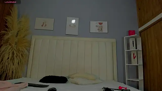 Snapshot of Paula-Brown1 chatting on October 17, 2025, 7:05 pm Paula-Brown1 online show from October 17, 2025, 7:05 pm