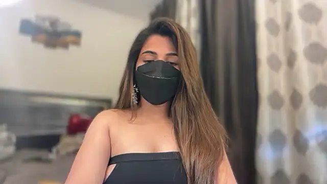Hotty-Sana online show from April 26, 2026, 5:32 pm