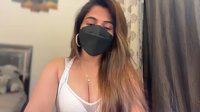 Hotty-Sana online show from April 27, 2026, 5:44 pm