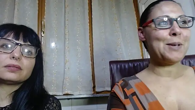 Snapshot of Foxlady2271 chatting on February 22, 2026, 9:13 pm Foxlady2271 online show from February 22, 2026, 9:13 pm