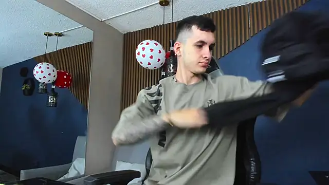 JacksonOlsenn online show from February 22, 2025, 11:57 am