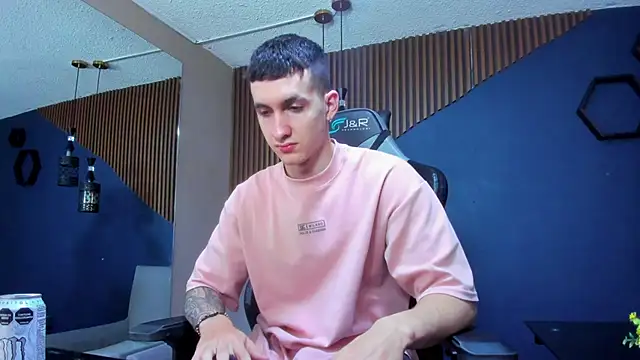 JacksonOlsenn online show from March 13, 2025, 12:02 pm