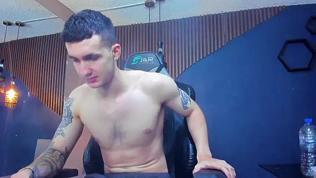 JacksonOlsenn online show from March 13, 2025, 6:12 pm