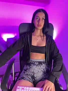 maddy bronw  online show from January 28, 2025, 12:57 am