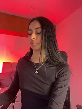 maddy bronw  online show from February 3, 2025, 9:39 pm