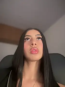 maddy bronw  online show from February 16, 2025, 12:52 am