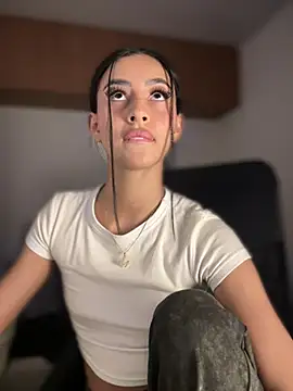 maddy bronw  online show from March 6, 2025, 4:19 am