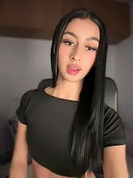 maddy bronw  online show from March 23, 2025, 3:32 am