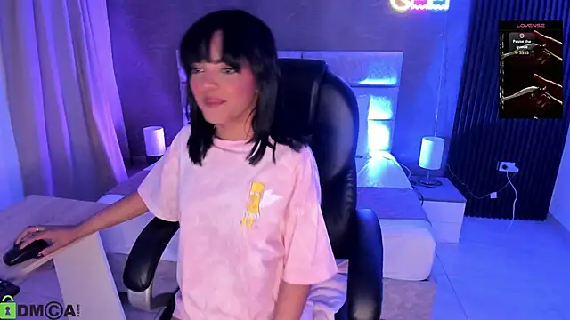 Snapshot of Cristal__adams chatting on October 17, 2025, 12:41 pm Cristal adams online show from October 17, 2025, 12:41 pm